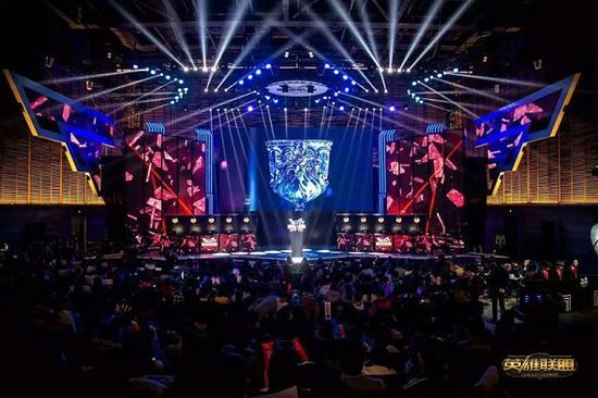 年轻边锋上 年轻边锋上