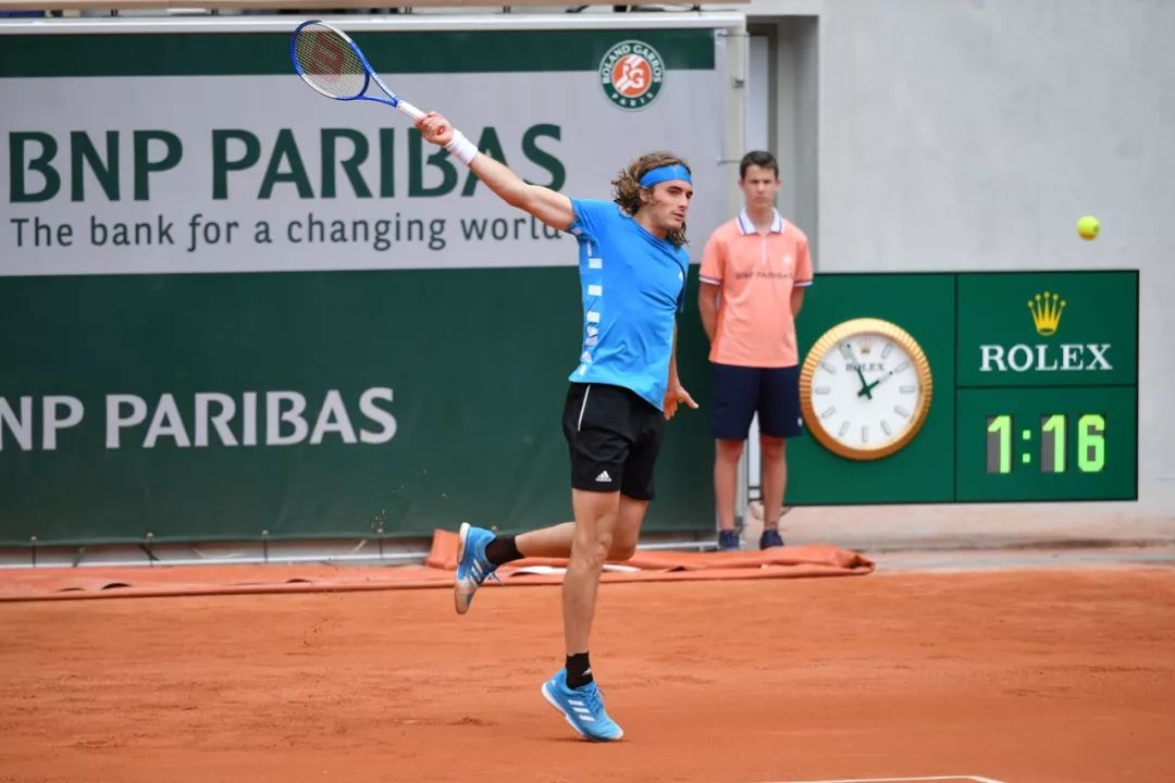 体育学青会：击剑项目收官 东莞队 南京队分夺男女重剑团体赛金牌