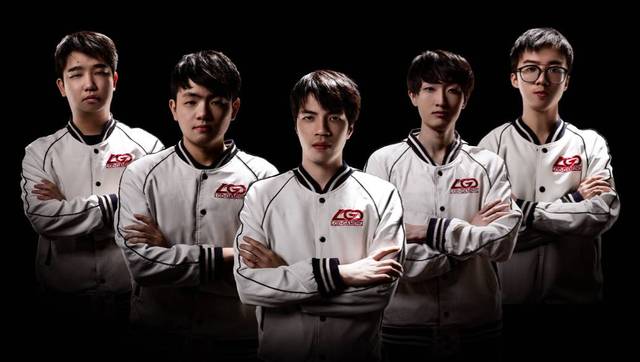 【NFL动态】野马线卫格林劳因伤缺席训练，新赛季队长闪亮登场