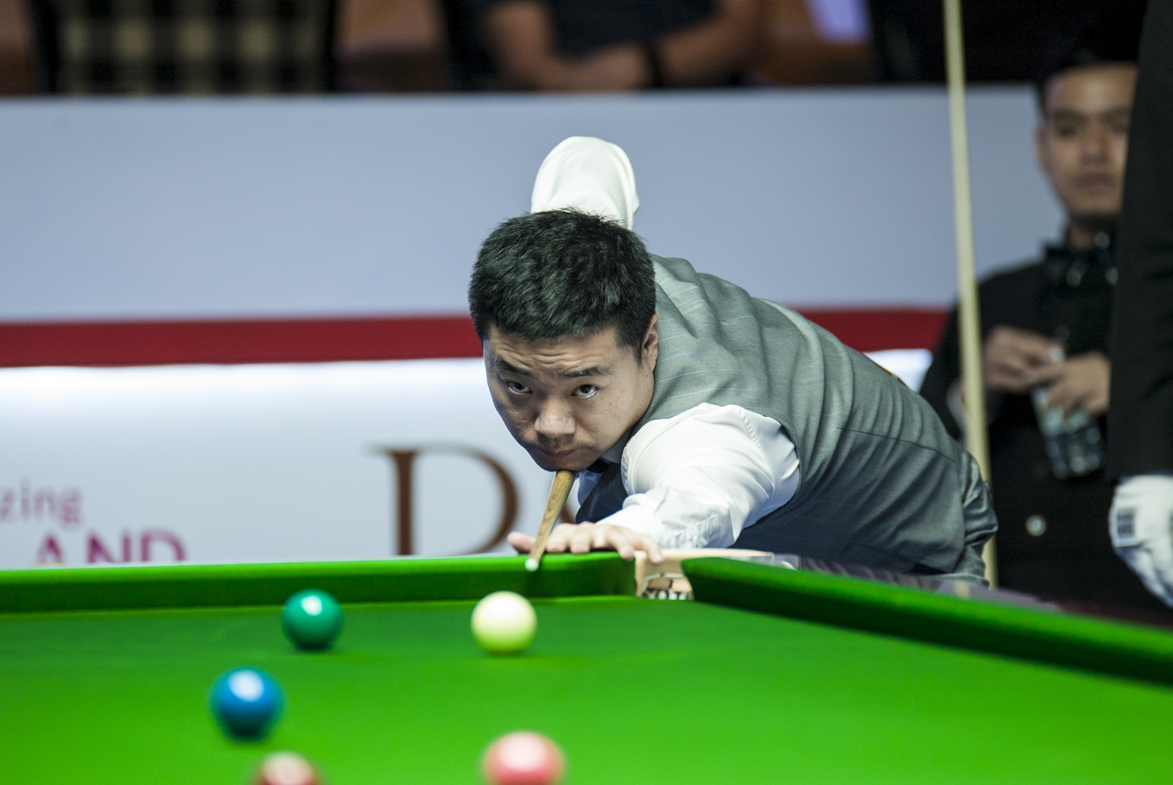 半空间切换 半空间切换